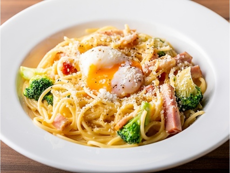 お酒との相性抜群◎

あつあつのフライドポテトやから揚げなどの揚げ物をはじめ、パスタやピザなど！お酒との相性抜群の料理を種類豊富にご用意♪食べ飲みながらダーツなどをお楽しみいただけます♪