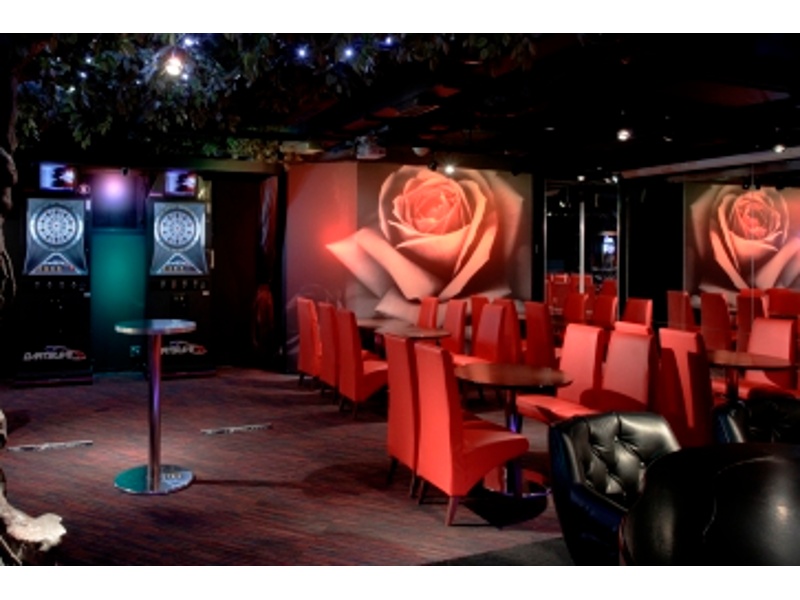 今なら司会＆幹事代行、ダーツ、音響照明などの２０大特典付き！