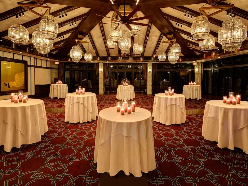 ■THE HIGASHIYAMA　（立食パーティーレイアウト）
存在感のあるフルートのキッチンを備えた、THE SODOHで一番の広を誇るバンケット。
Buffe形式での立食パーティーも承っております。