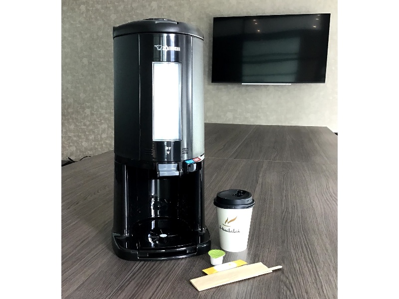 ビル1階カフェ「Hualalai」のコーヒーポットサービスもご利用いただけます。(別途有料)