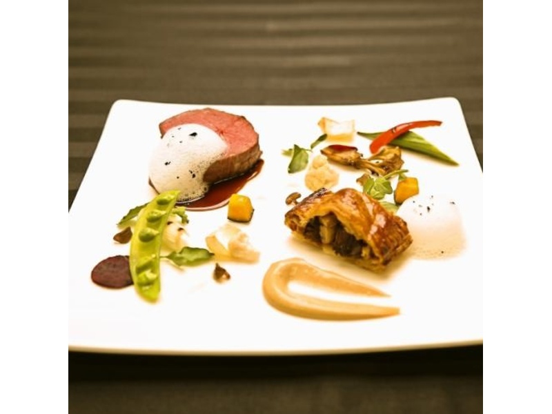 フランス料理出身のシェフが創り上げるお料理はどれもおすすめ。素敵なお時間をお料理でも演出させていただきます！！！記憶にも記録にも残りますように。