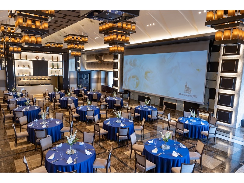 ゲストハウス　ブリューヌ　【円卓】
■最大着席人数　150名（立食形式の利用も可）
■付帯設備 レセプションスペース／スクリーン／喫煙ルーム