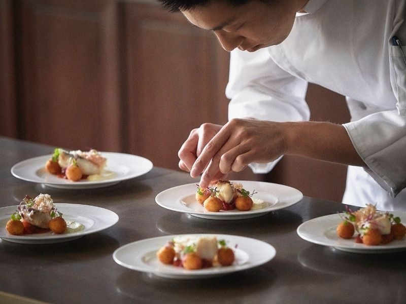 各宴会場に併設されたプライベートキッチンから、できたてのお料理をお届けいたします。