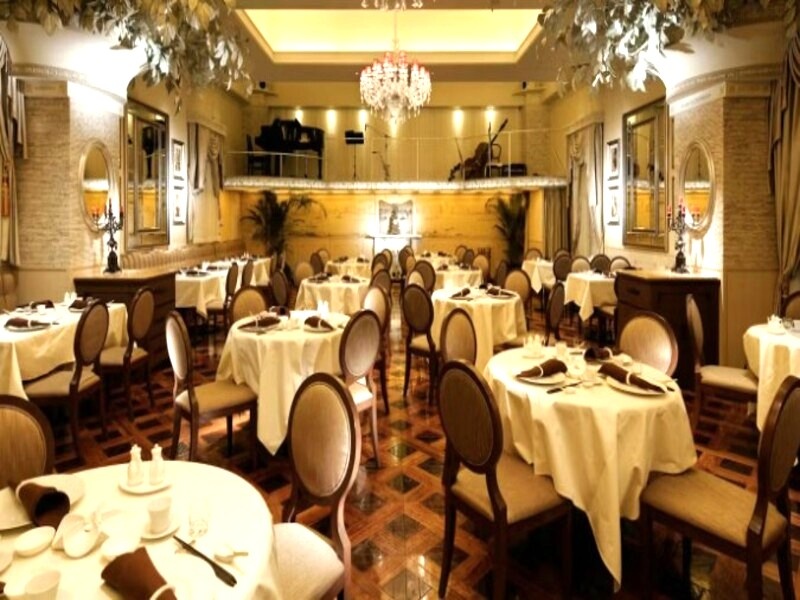 【宴会場】
豪華と美しさを極めた高級感のある空間
