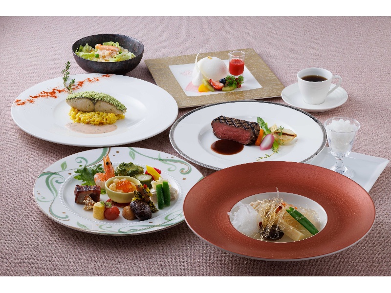 ビューパーティープラン「華」
プラン内容：洋中コース料理＋2時間飲み放題
￥15,000（税サ込）