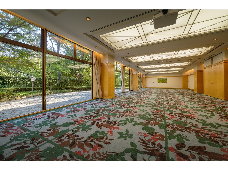 中宴会場（2分割可）

