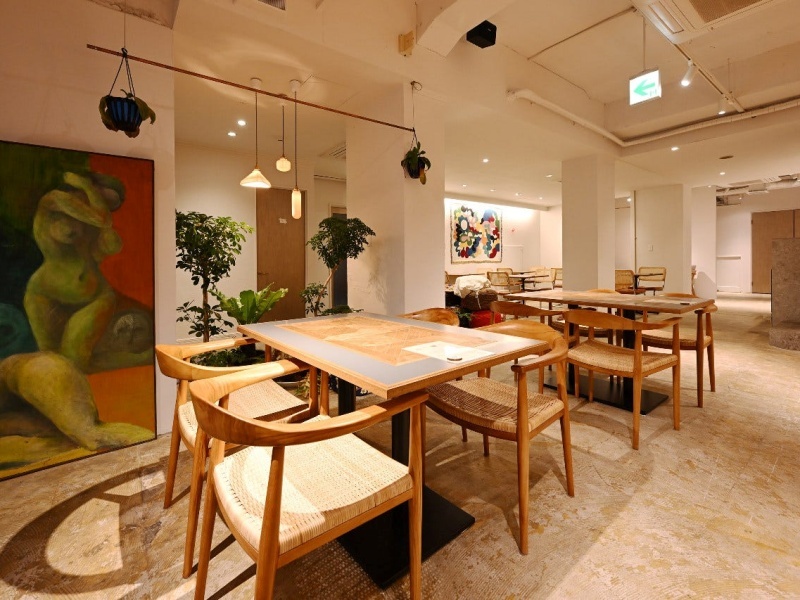 ナチュラルテイストのダイニングスペース