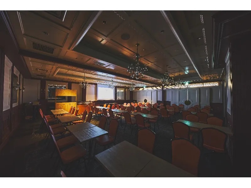 奥手後方からのスクリーンの見え方