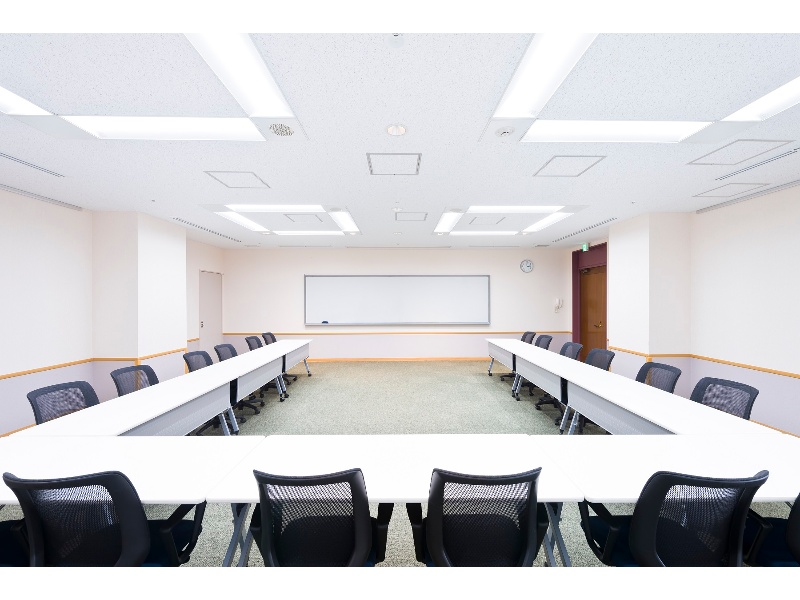 第1研修室（コの字）
第2研修室とコネクティング可能