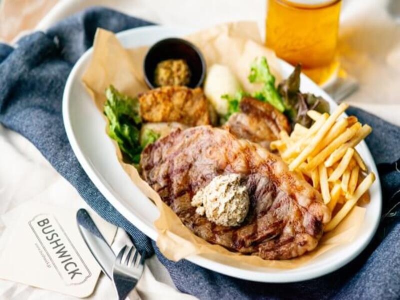 旨味が口いっぱい広がる最適な焼き具合であることはもちろん、盛り付けの美しさにも一工夫。
テーブルを華やかに彩る料理で特別なひとときをお楽しみいただけます。