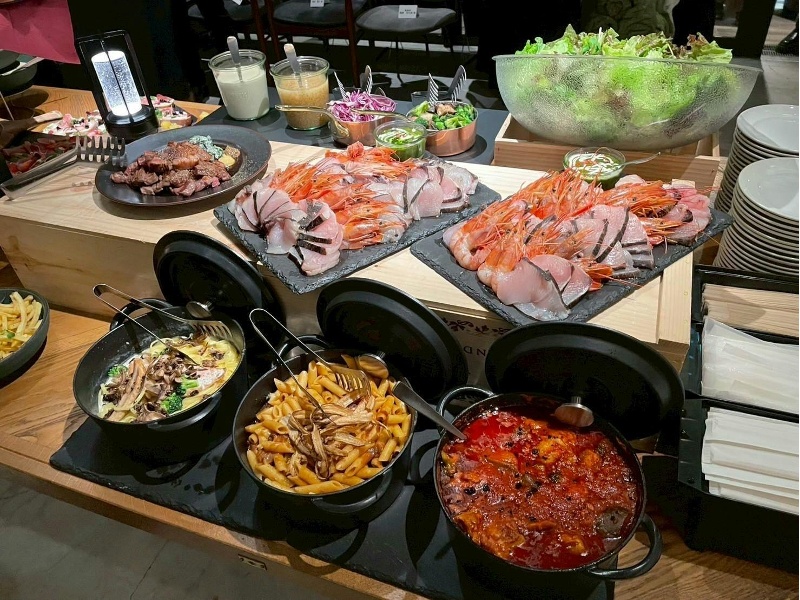 【2時間飲み放題付き！半立食ビュッフェ】豪華13品ビュッフェスタイル　忘新年会におすすめ！