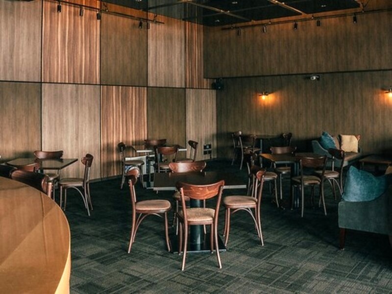 オーシャンビューを望む高揚感のある環境で、会議やセミナー後の懇親会にも最適な空間を提供します。