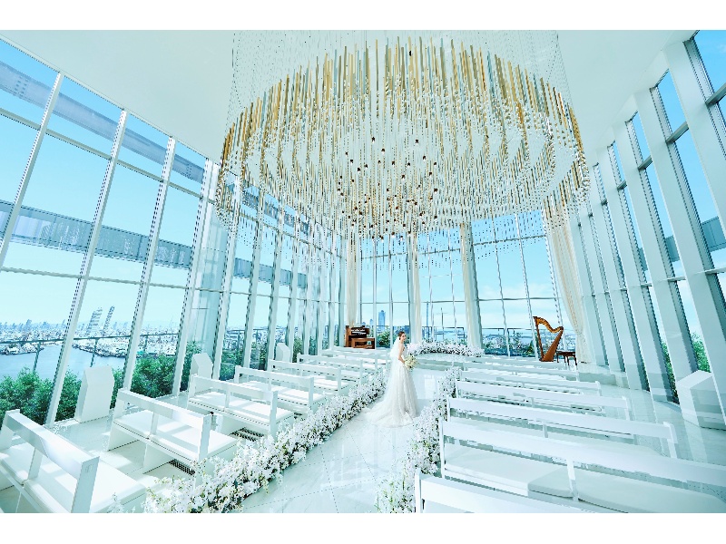 3面ガラス張りのチャペルで素敵な表彰式