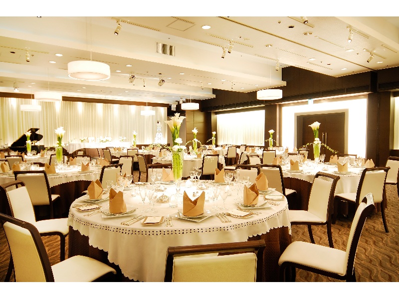 本館1F「KADAN」400㎡　円卓形式