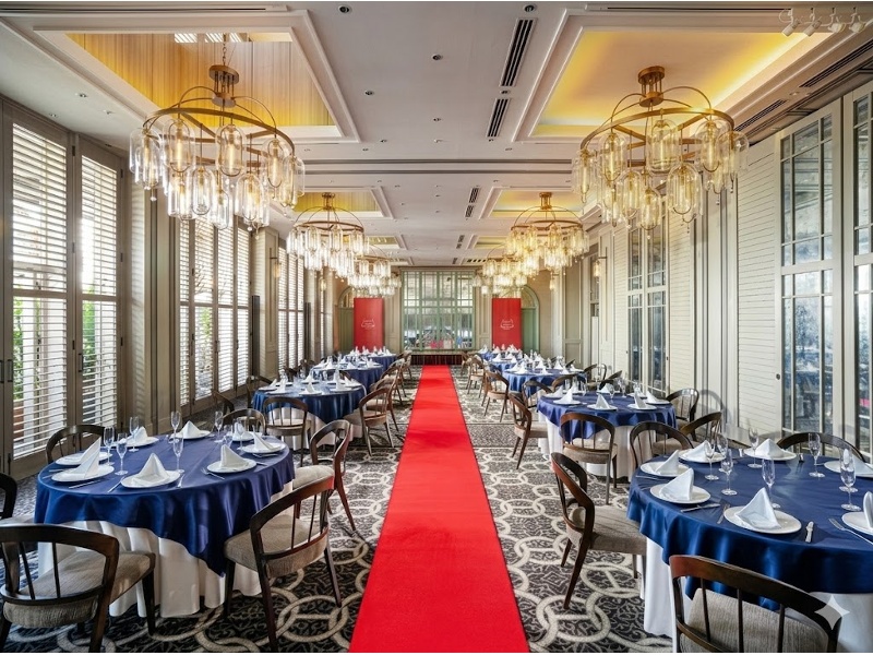 華やかなパーティからセミナーや研修会まで、報奨や展示会まで幅広くご利用いただけます。装飾がなくとも、会場のしつらえと大窓から差し込む光が会場を華やかに演出。