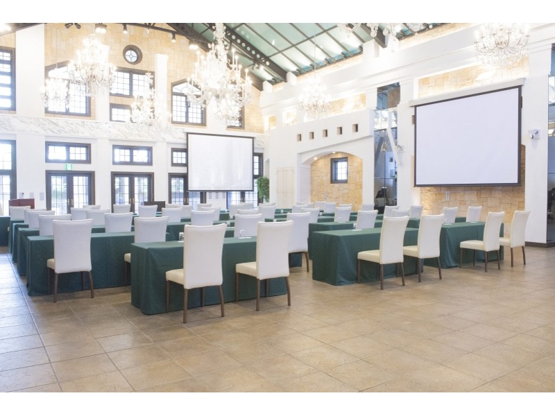 10名程度の会議から、200名を超える会議や研修、セミナー報告会などにもご利用いただけます。