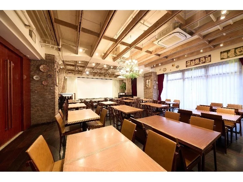 店舗入り口付近からの全体写真≪カーテンオープン≫