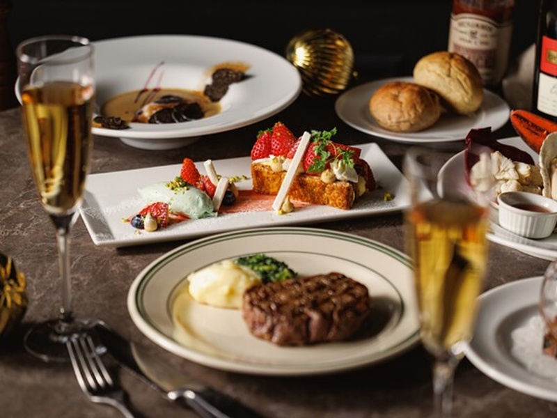 ランチメニューも充実。自然光溢れる開放空間で社内イベントや記念パーティーを。