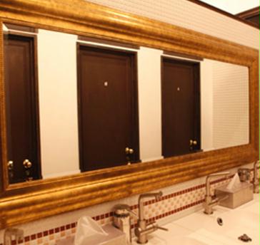 トイレは４室ご用意。アットホームな空間と合わせて女性に人気のライブハウスです。