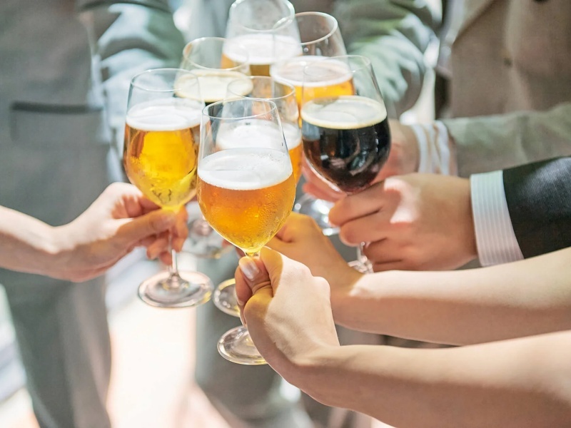 ウエルカムドリンクからコース料理まで、すべてがパッケージされたオールインワンプラン。幹事さんのご負担を軽減します。