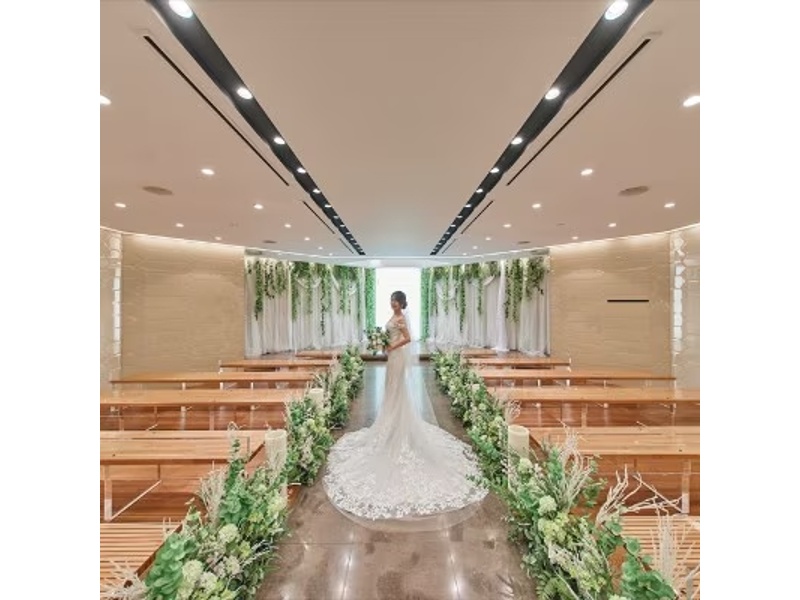 結婚式で使用するチャペルにて、会議、講演会、説明会、表彰式など様々な目的でご利用可能。