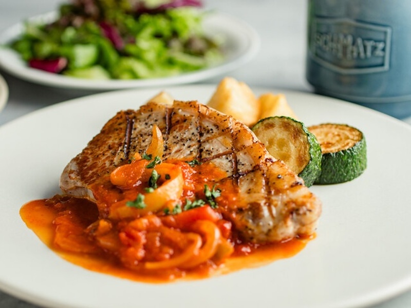 麦富士豚のグリル　完熟トマトソース