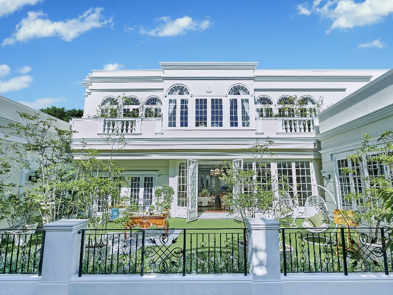 ■コートヤードテラス
2つの緑溢れるガーデンがある会場は、会場内だけでなく、ガーデンでのお食事もお楽しみ頂けます。