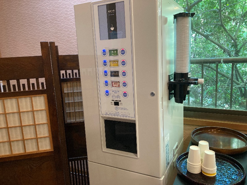 ドリンクバー　　4種類　ホット・アイス
学生団体・合宿等は提供しておりません。

