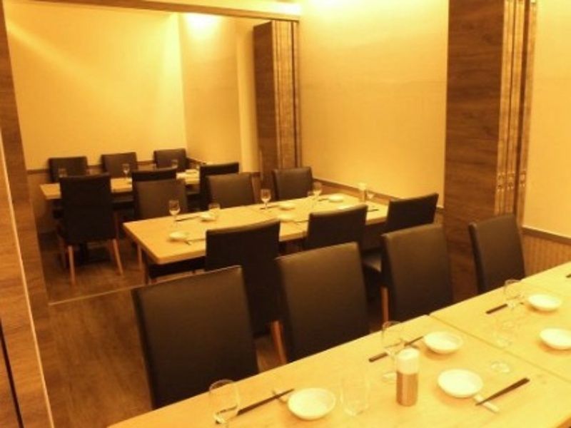 ご利用人数に合わせたレイアウト変更可能です。お問い合わせ時にご相談ください。