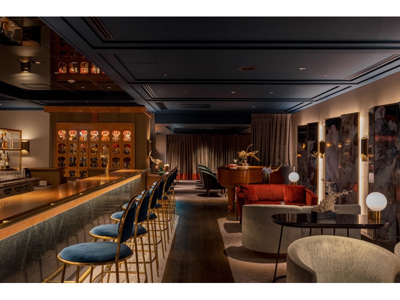 バー「麓座（ろくざ）」