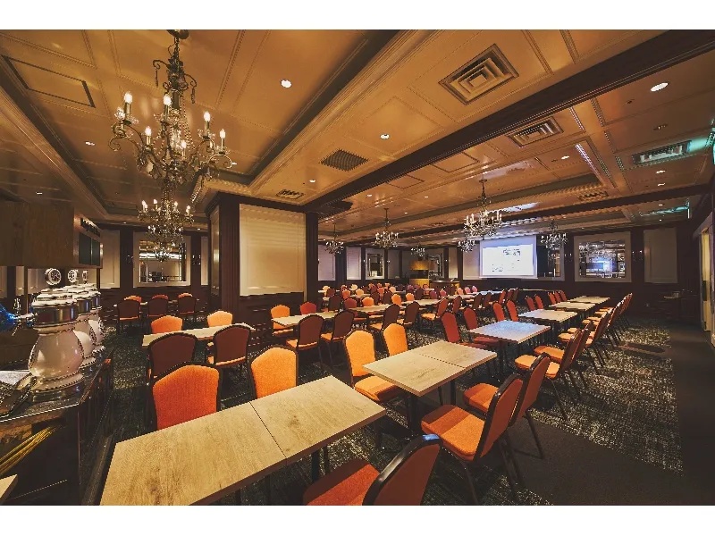 照明DOWN Ver/入口後方からの全体写真
明るめ⇔暗め　調光可能