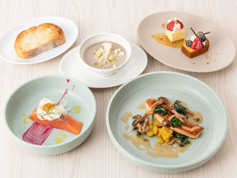 少人数の方からもご利用頂けます。ディナーコース5,200円(サ別)のイメージ写真です。