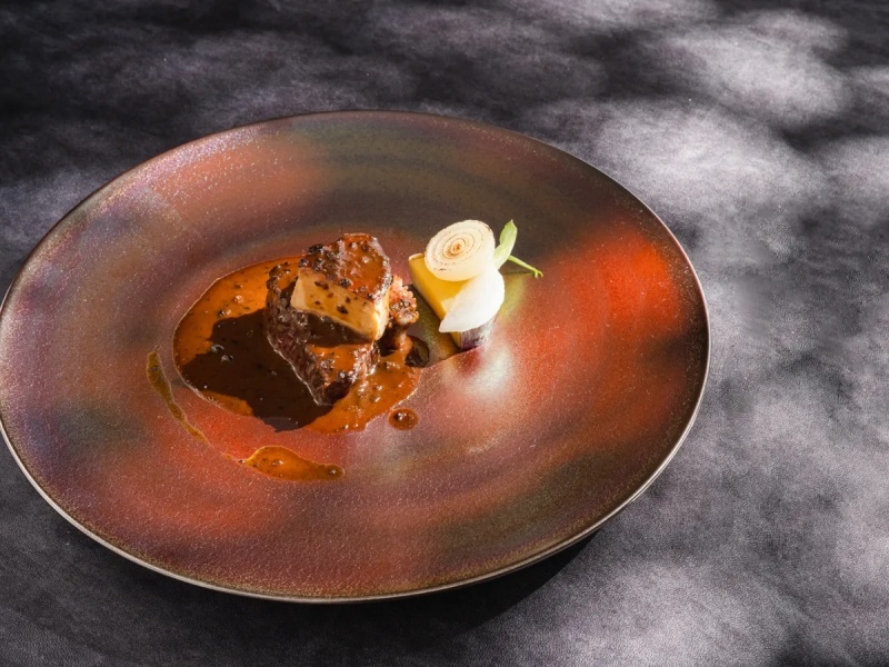 専門シェフによる本格フレンチ。厳選食材と確かな技術で、記憶に残る美食体験をご提供いたします。