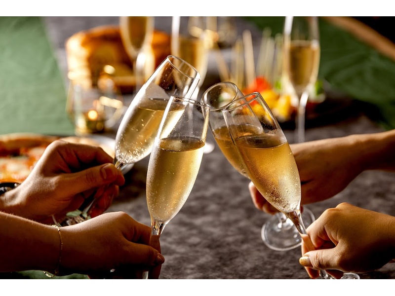 乾杯はスパークリングワインで!