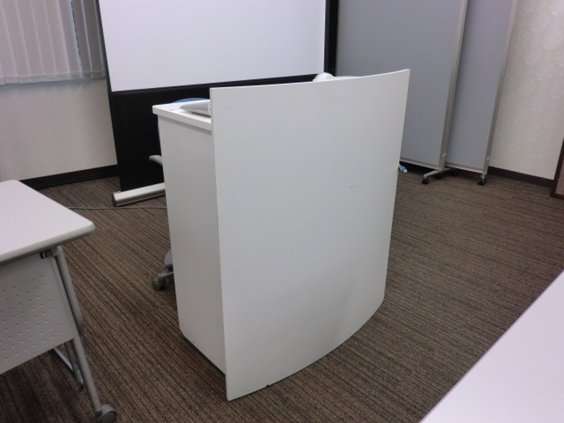 【多目的ホール】演台