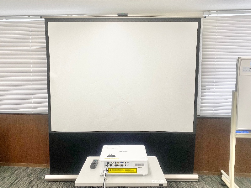 【Room4A】100インチスクリーン