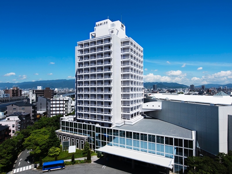 ホテルヒューイット甲子園は、大阪・神戸のほぼ中間にあり、地の利の良さに多くの財界人・文化人が住み、独特の文化を育んだ街、西宮にあります