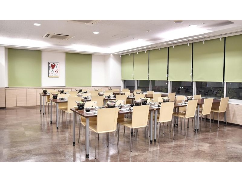 【懇親会場】
クロス・ラウンジ<立食40名・着席36名程度>