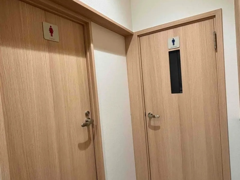 トイレ：男女別