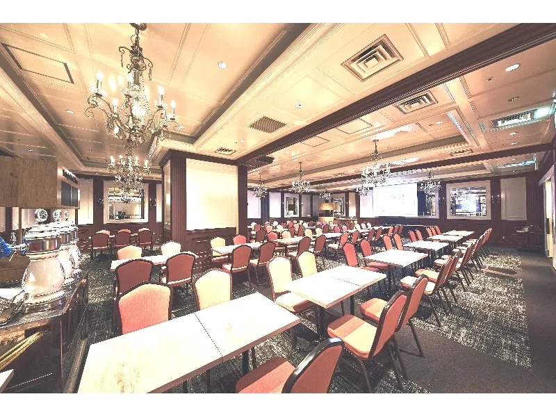 後方からの全体写真【着席124～146名/半立食180名】