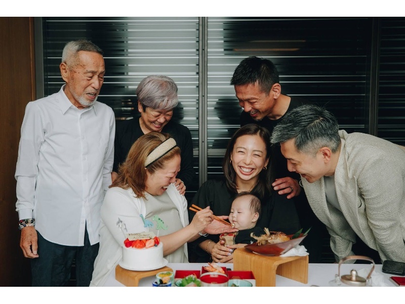 ご家族でのお集まりも会場を貸し切ってごゆっくりとご利用いただけます。専属カメラマンもご手配可能。