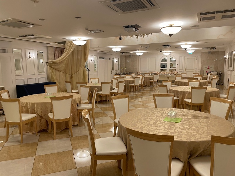 アンバサドゥール／5階
専用ホワイエ付きの会場で大人のスイート&エレガントパーティ！
着席：〜150名／立食：〜180名