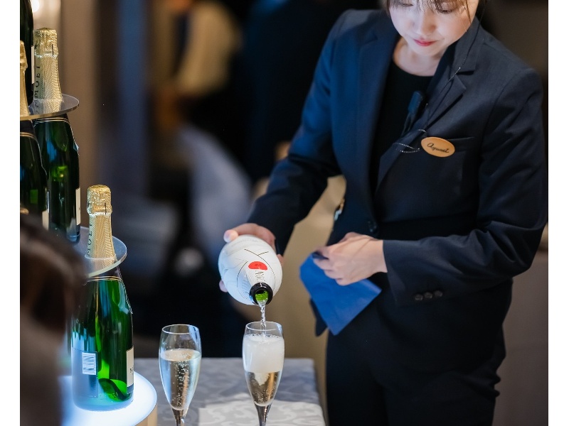 シェフこだわりの季節料理とソムリエセレクトのワイン。五感で楽しむイタリアンコースで、大切なゲストを最高のおもてなしでお迎えいたします。