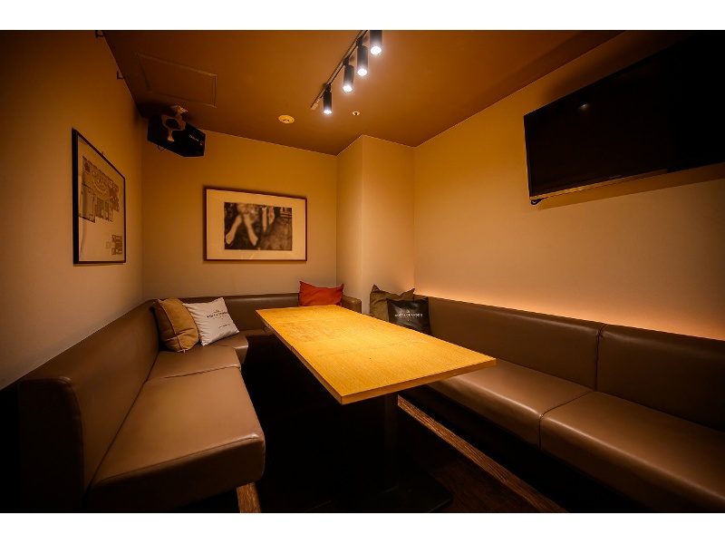 メインのお肉料理やデザート2種付でさらに3時間飲み放題!!【PARTY PLAN B】+【ゆったりPLANドリンク】 ビュッフェ料理+3Hフリーフロー付き