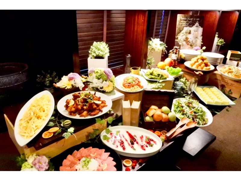 【ビュッフェコース】
二次会や交流会など催し物が多い会におすすめ
2時間飲み放題付き4000円~