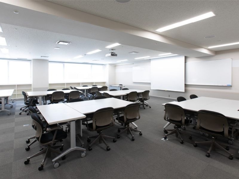 大研修室(100-112㎡)全4室
スクール最大48名 島型最大36名(6名×6島)