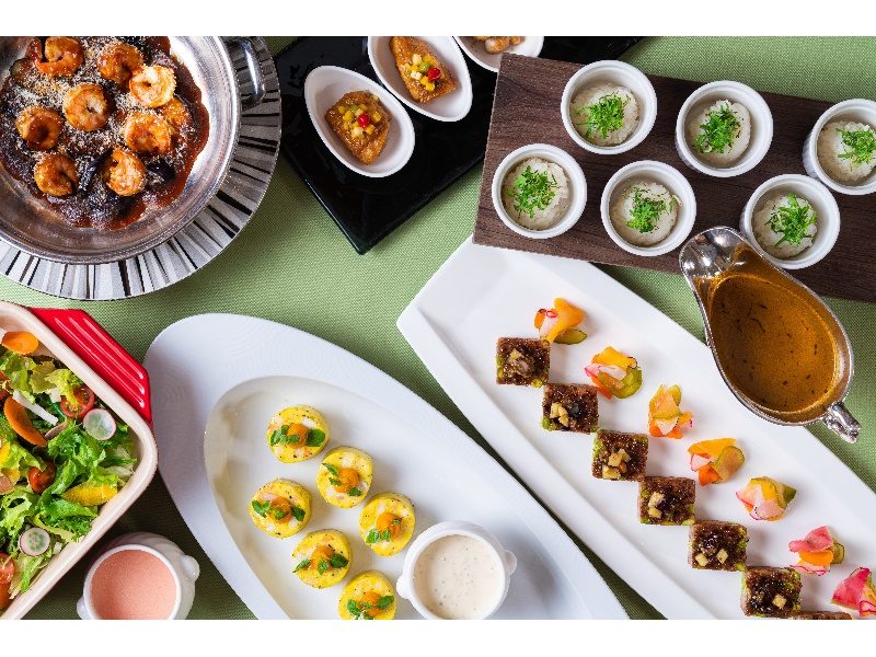 正餐のほか、テーブルバイキング、ブッフェなど様々なスタイルに対応いたします。