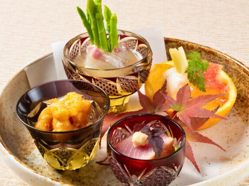 【新月】しんげつコース（前菜八寸×和牛モツ鍋×天然本鮪）旬の食材を使用した御手頃なコース＋2時間飲み放題　※12月限定忘年会コース　生ビールあり！30種類の豪華な飲み放題付きです♪