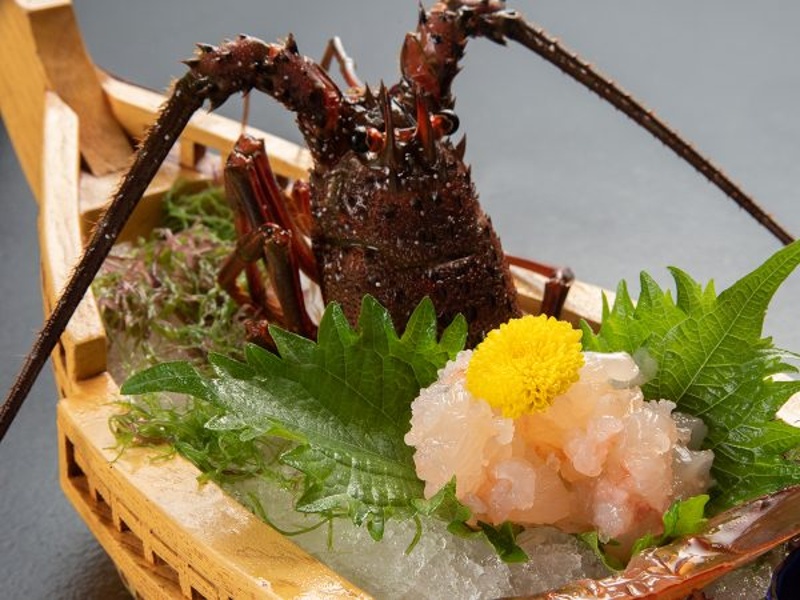 伊勢海老姿造り（通年提供）