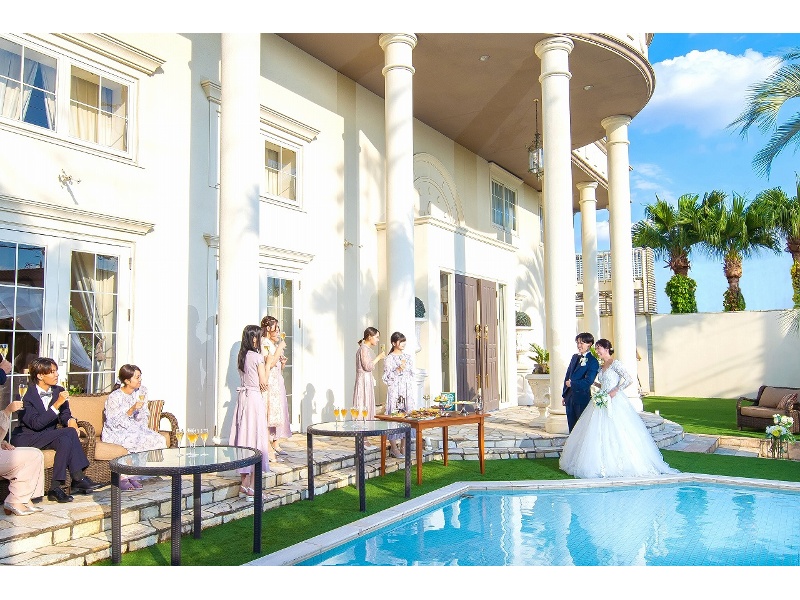 プール付きガーデンは写真撮影にも人気スポット！